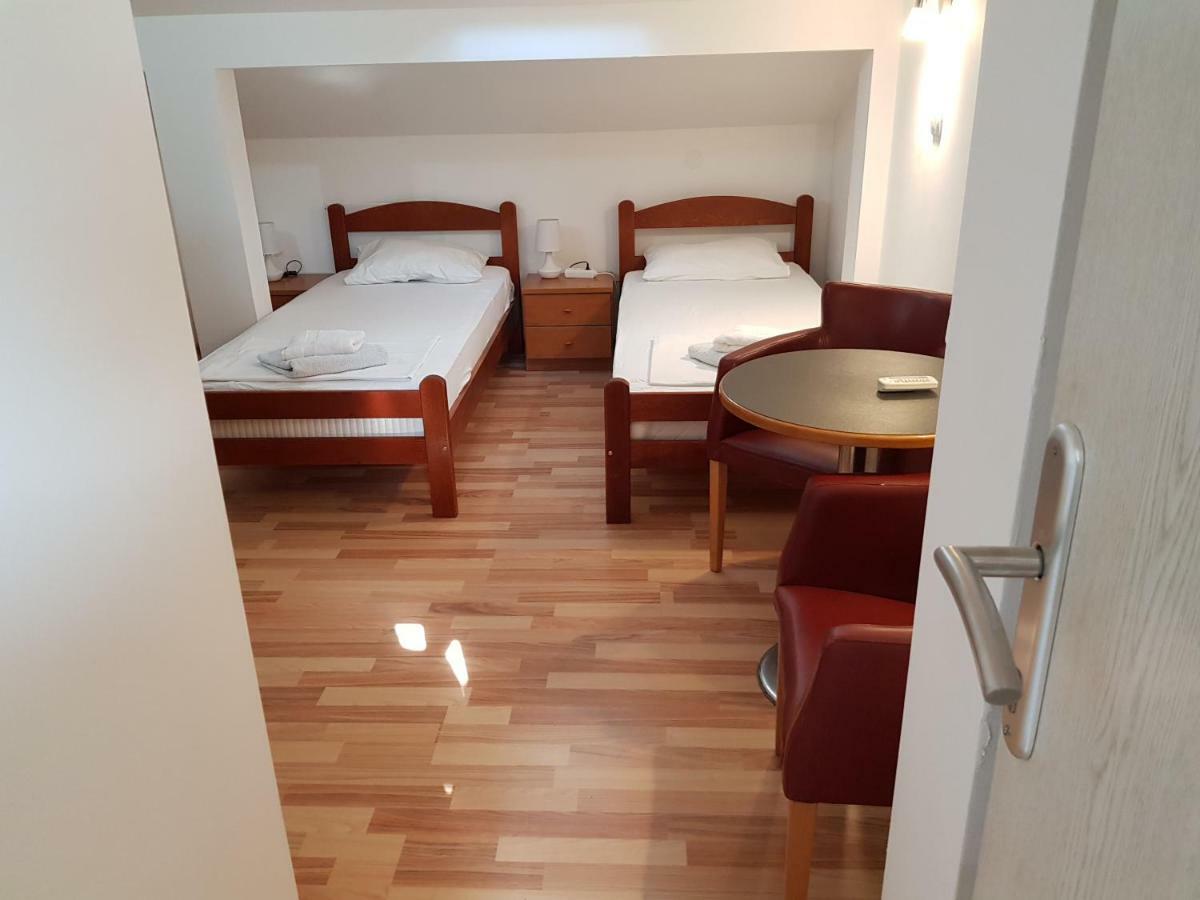 Emi Apartment Budva Bagian luar foto