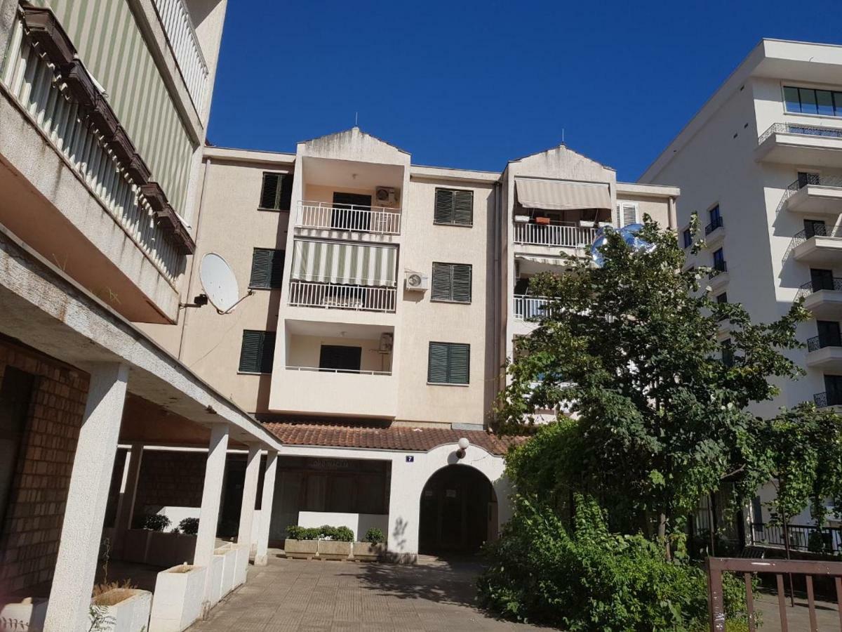 Emi Apartment Budva Bagian luar foto